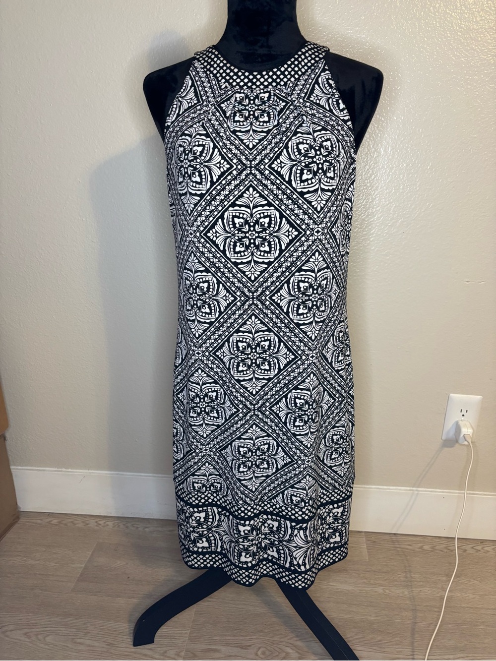 White House Black Market Black & White Print Sleeveless Halter Neck Shift Dress